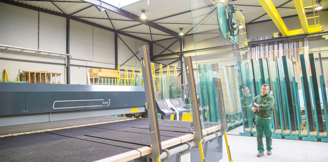 LiSEC: How the design of the machine affects the glass cutting of laminated  glass